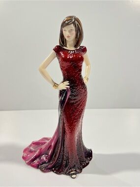 Hannah Royal Doulton Pretty Ladies Figurine HN 4855 Fine Bone China 2005 Classic